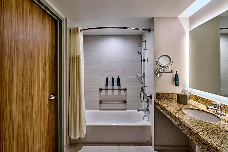 Hotel Zessa Orange County Airport, a DoubleTree by Hilton