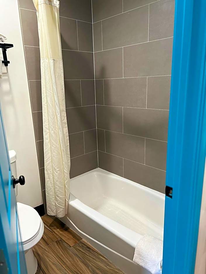 Palm Inn - Newly Renovated Rooms
