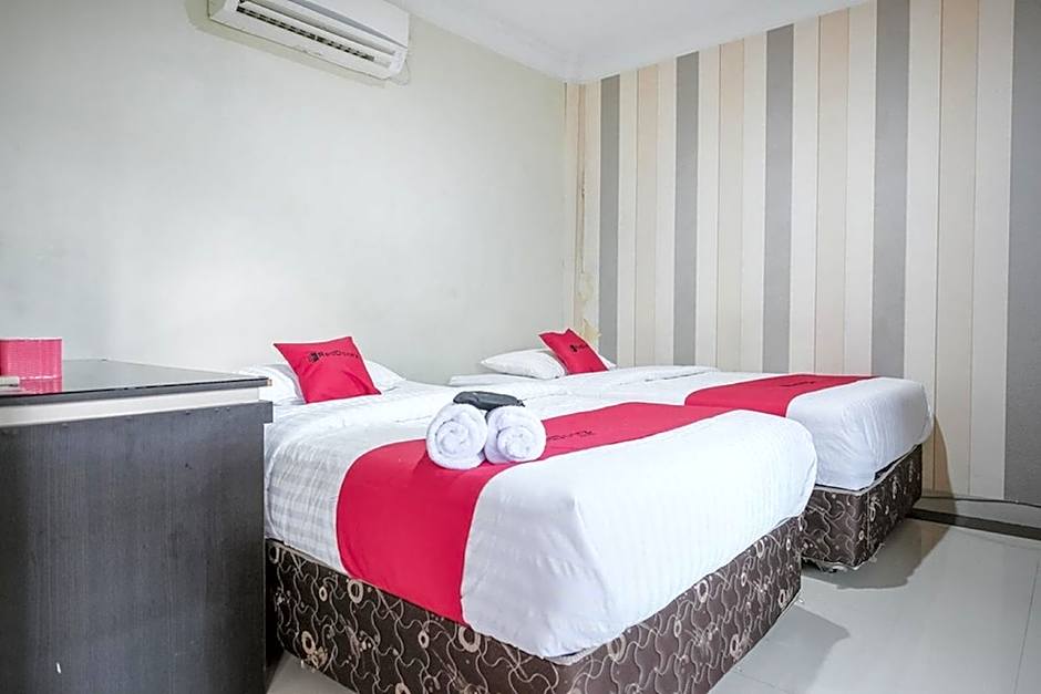 RedDoorz Syariah near Jamtos Jambi 2