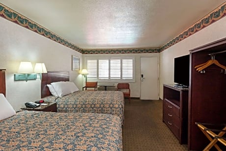 2 Queen Beds Deluxe Room Balcony Non-Smoking