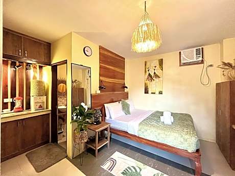 Cozy Bungalow Dua with AC and Generator in General Luna