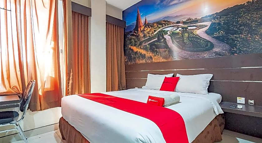 RedDoorz near Stadion Sanaman Mantikei