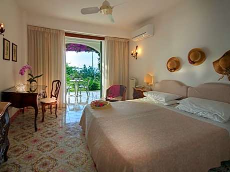 Double or Twin Room with Sea View