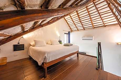 LOFT ROOM 1 KING + SOFA BED
