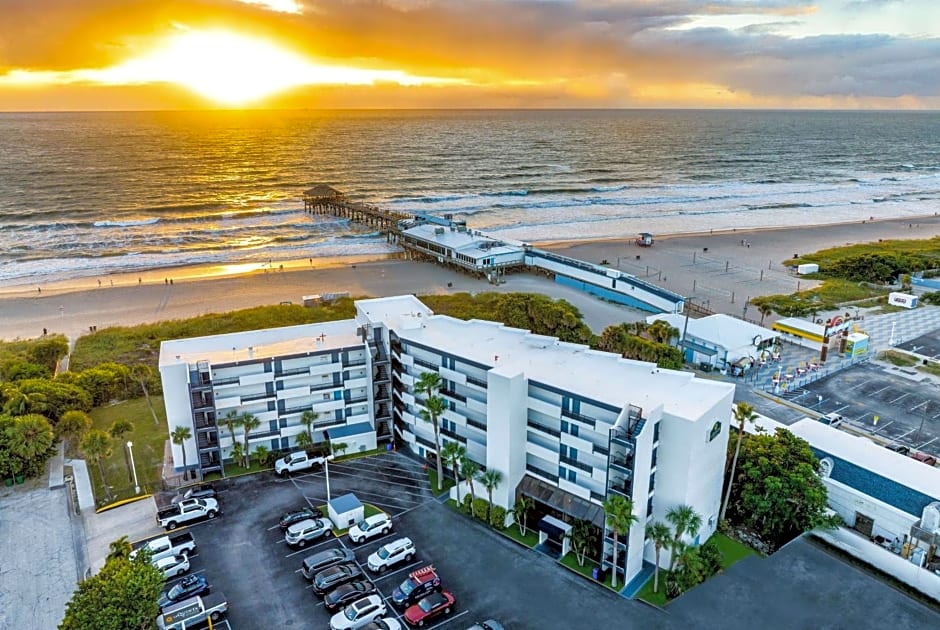 La Quinta Inn & Suites by Wyndham Cocoa Beach Oceanfront