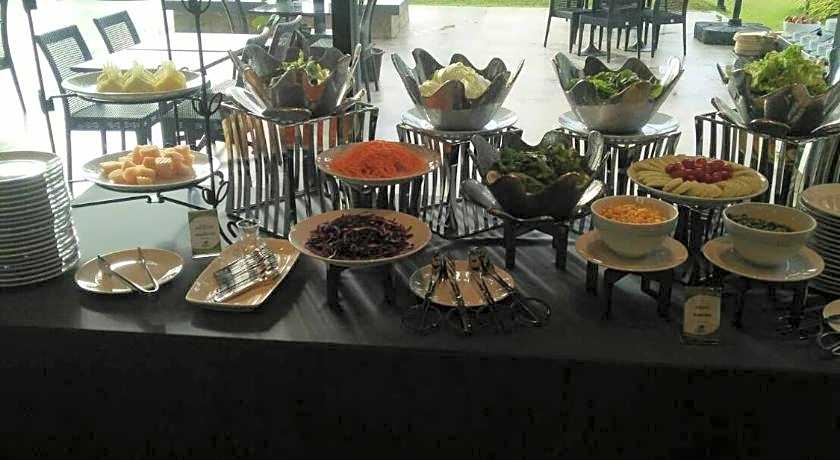 GreenVille Laguna Hotel