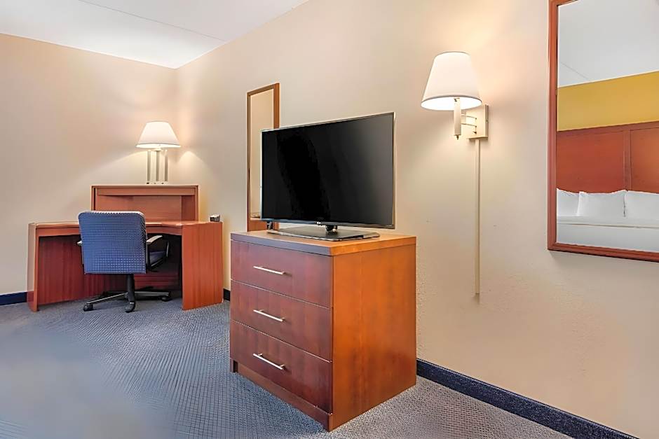 Quality Inn & Suites Zanesville City Center