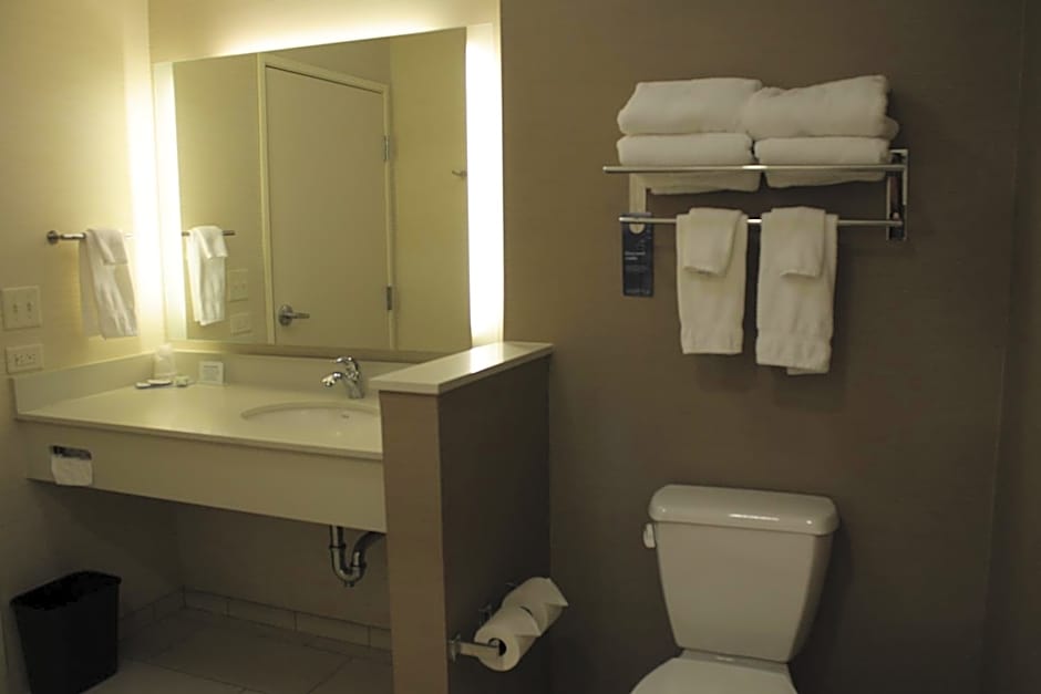 Fairfield Inn & Suites by Marriott Detroit Lakes