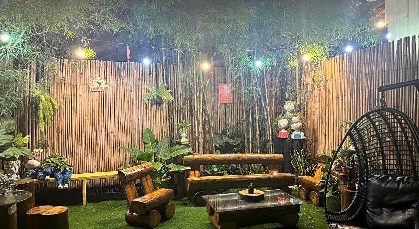 Manora Apartments and Guest House