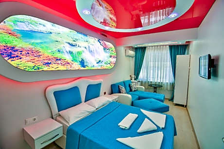 Standard Triple Room with City View