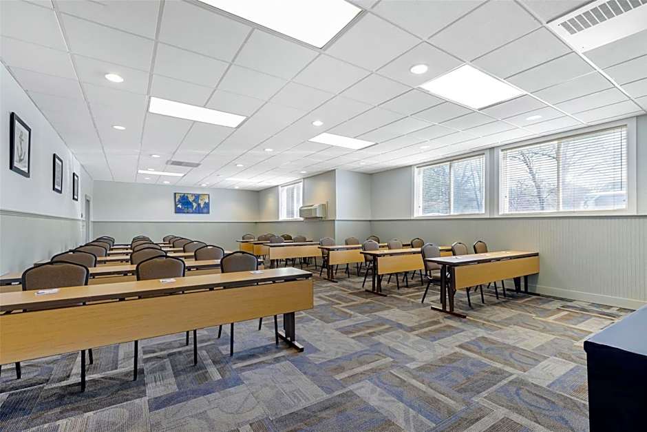 Best Western Plus Windjammer Inn & Conference Center