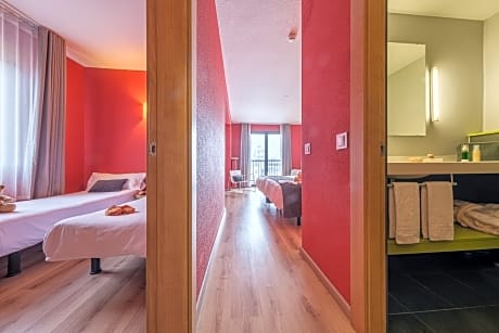 JUNIOR SUITE 2 ADULTS + 3 CHILDREN