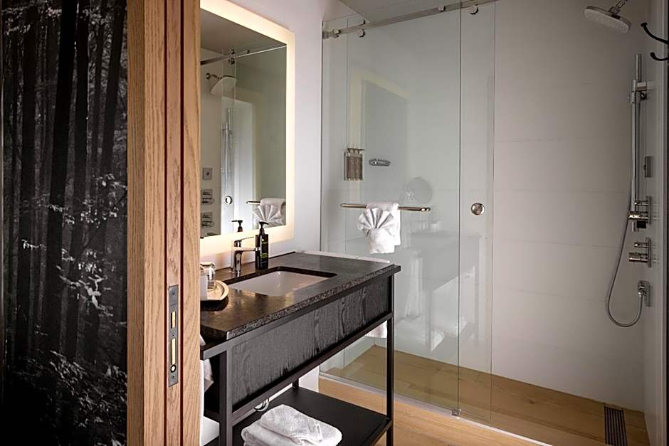 Peaks Hotel and Suites