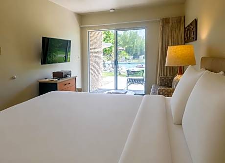 Queen Room with Pool View