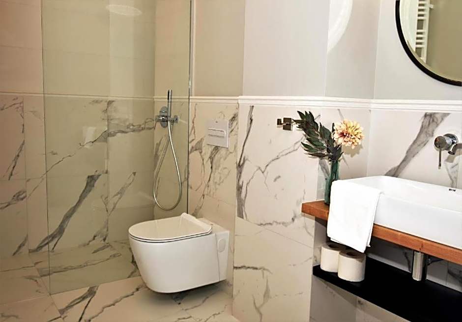 Patio Riverfront Aparthotel