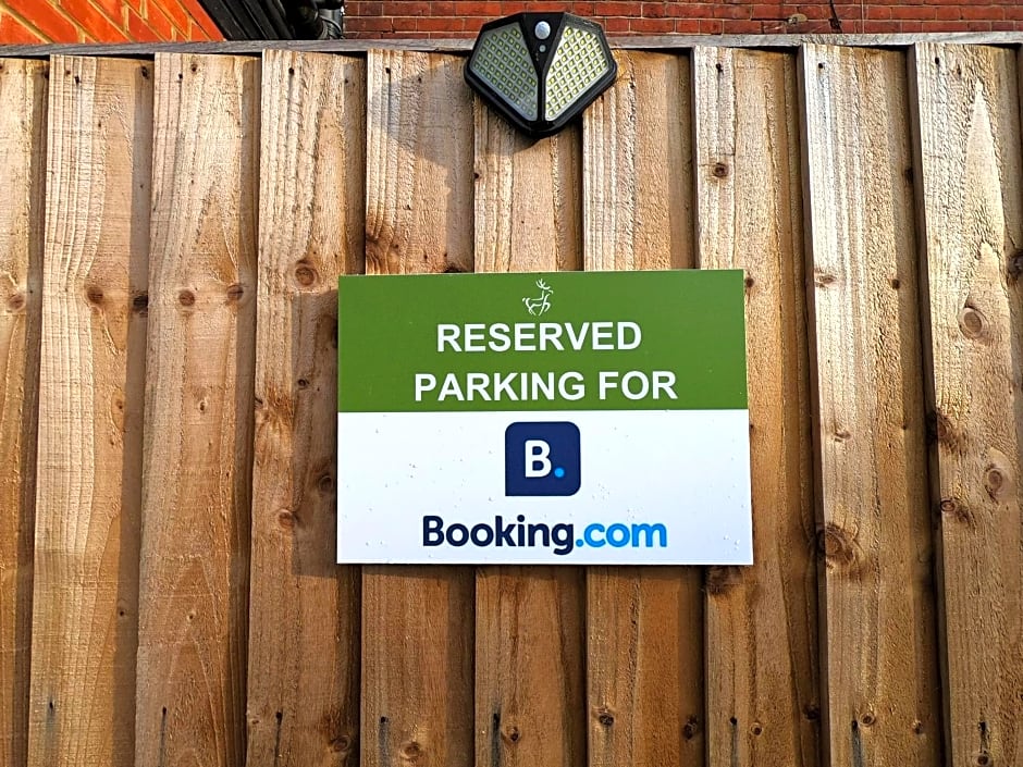 Ricky Road Guest House - Premium