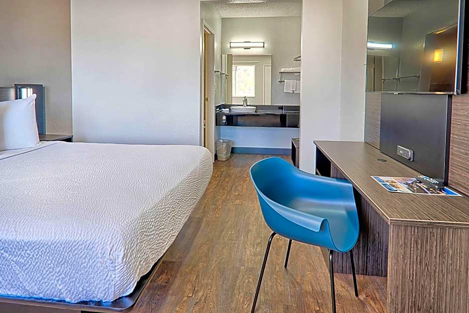 Motel 6-Lancaster, CA