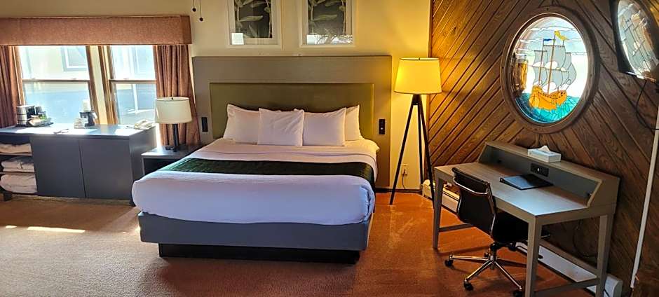 Pictured Rocks Inn and Suites