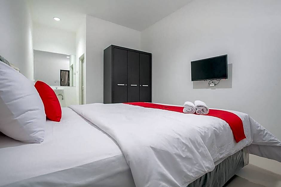 RedDoorz @ Kertajaya Surabaya