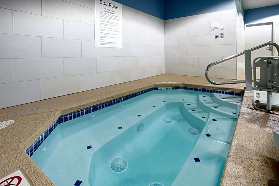 Holiday Inn Express and Suites Lincoln City By IHG