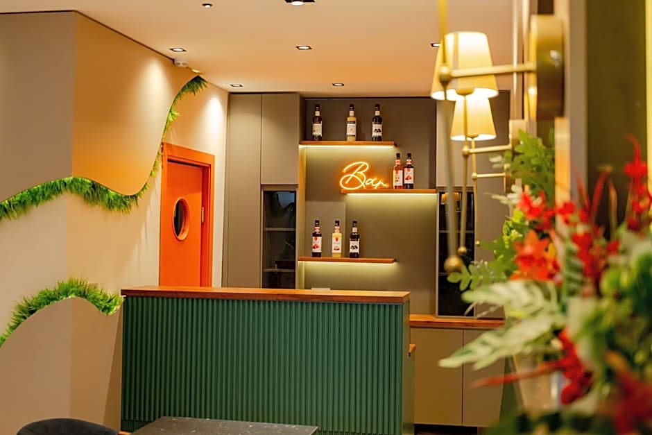 FLY POINT AIRPORT HOTEL