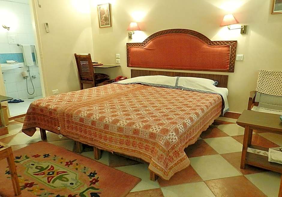 Hotel Arya Niwas
