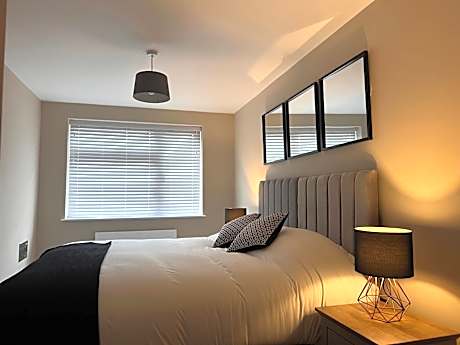 Modern Apartment - BHX NEC - Free Secure Gated Parking
