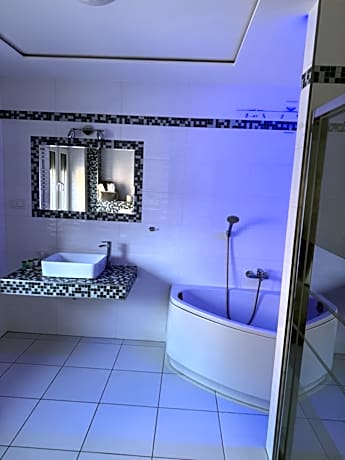 Deluxe Double Room with Bath