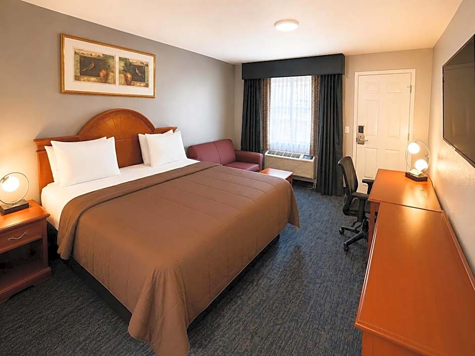 Ozark Inn & Suites