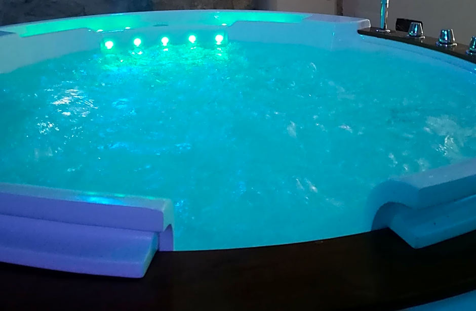 Photo 1 of 4 of Junior Suite, Jetted Tub