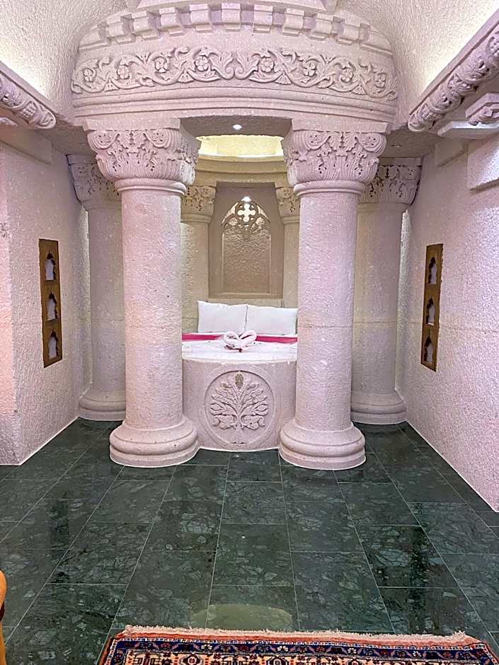 Abu Hayat Cave Suites