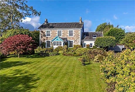 CREAG DHUBH COUNTRY HOUSE