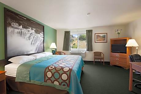 Deluxe King Room - Non-Smoking