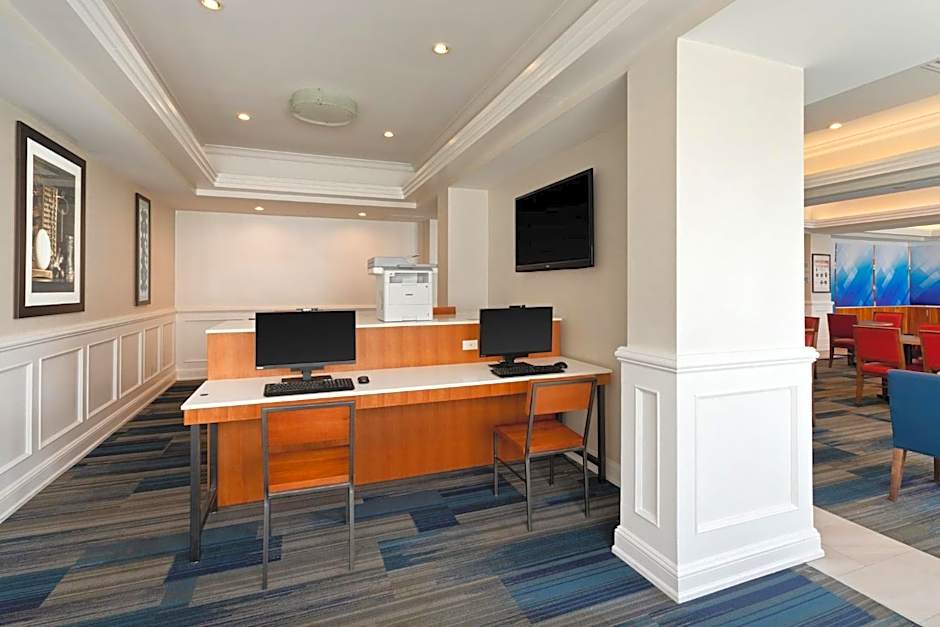 Holiday Inn Express Hauppauge-Long Island By IHG