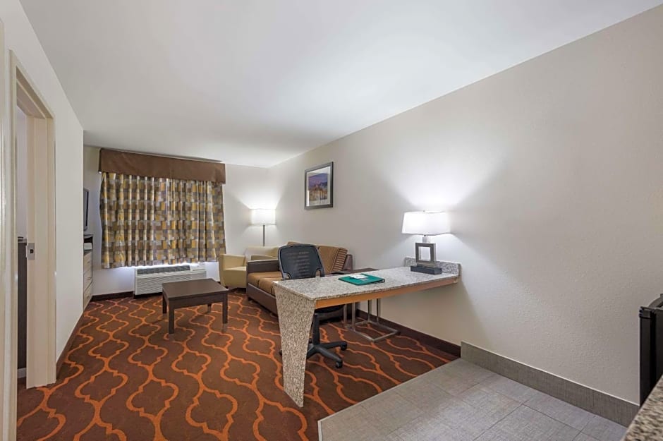 Quality Inn & Suites Huntsville Research Park Area