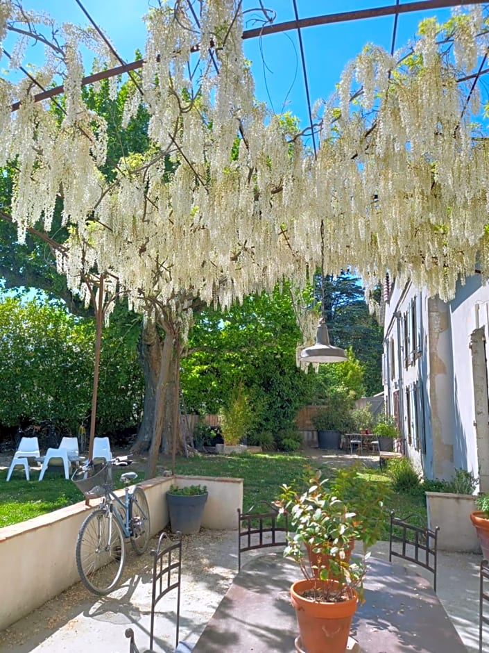 Mas Carita – Cabannes, Bouches-du-Rhône, NY