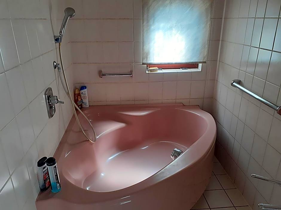 Parkplätze, Einzelbetten, 2 TVs, Balkon, Terrasse, fast Wi-Fi bis zu 1000 Mbit, Homeoffice