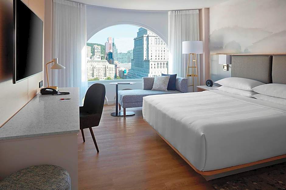 Photo 1 of 5 of 1 King Bed, Park View