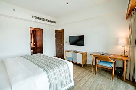 One-Bedroom Suite with Daily Afternoon Tea and Fully Equipped Kitchenette