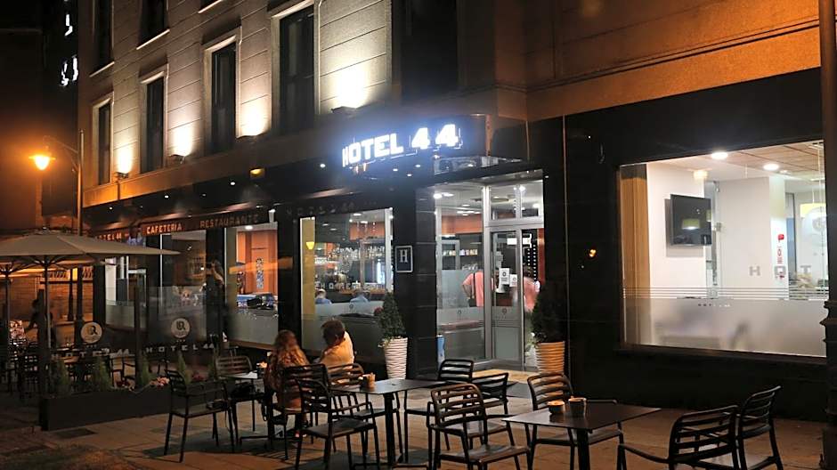 Hotel 44