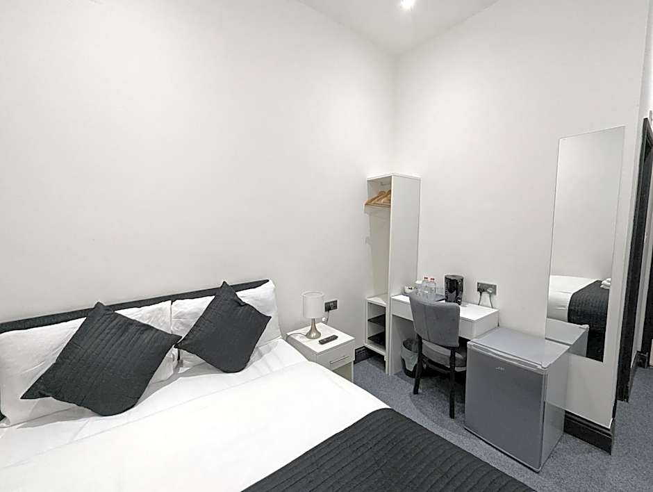 OYO Firs Lodge London Heathrow