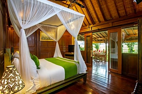 Wooden Suite with Paddy View
