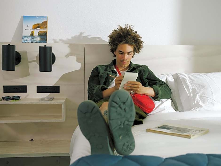 Slackline Moab, Outset Collection by Hilton