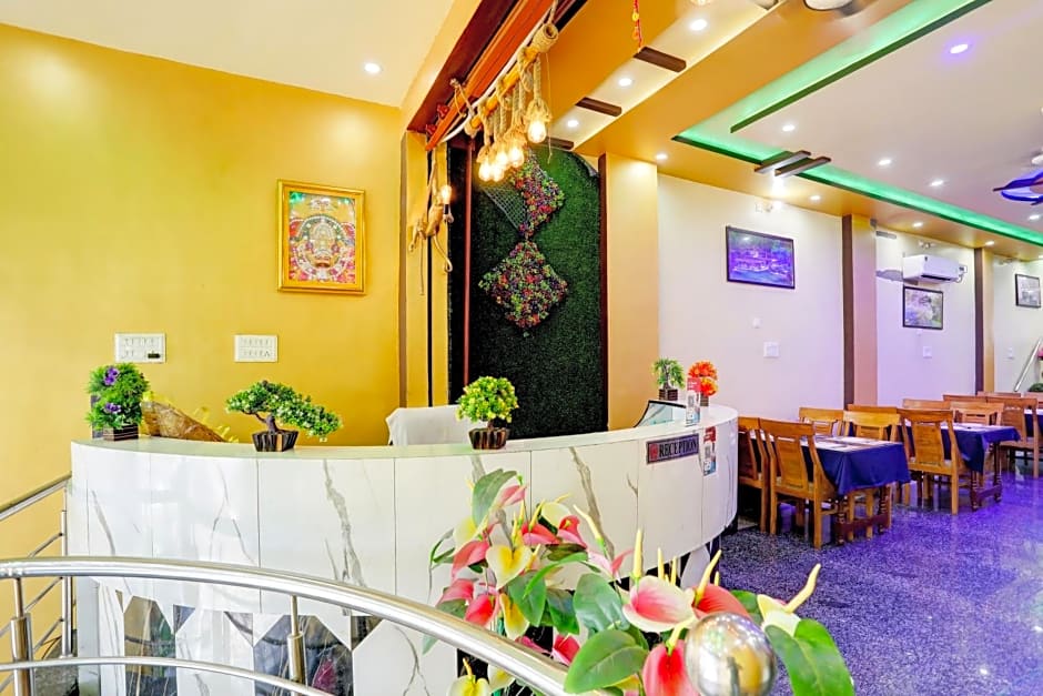 OYO Hotel Lakhdatar And Family Restaurant