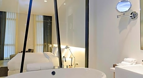 DELUXE POOL VIEW ROOM