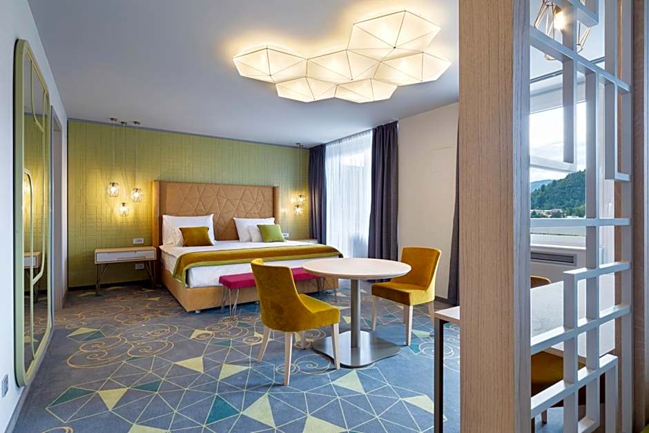Photo 1 of 6 of Suite, Lakeside