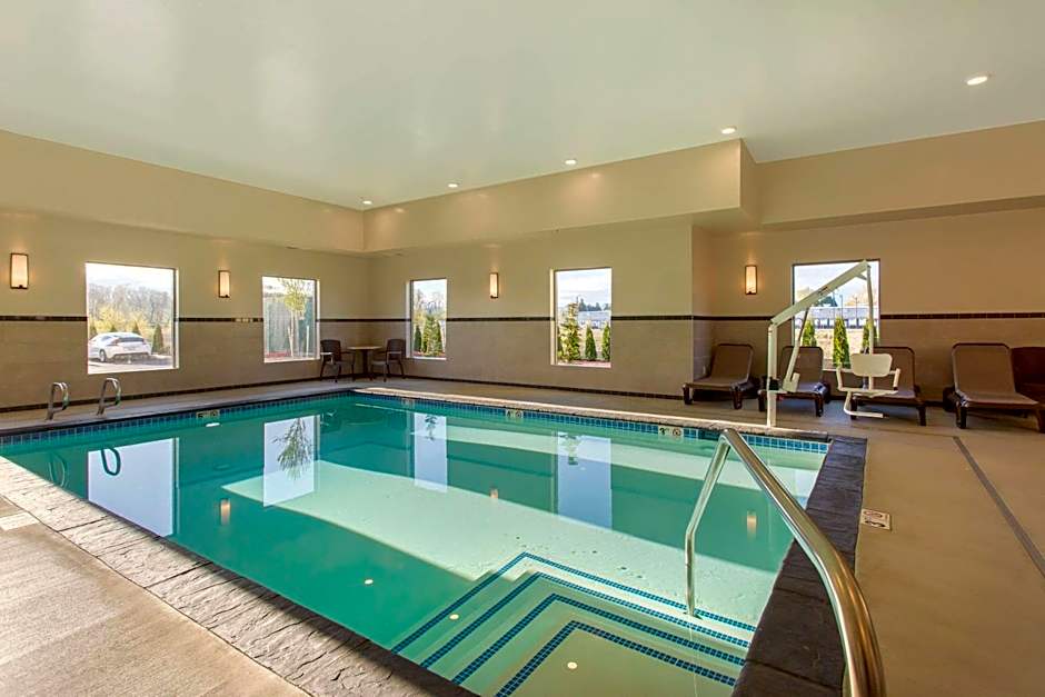 Comfort Suites Burlington near I-5