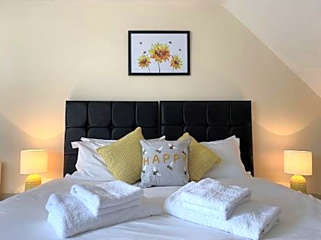 Family Room (2 Adults + 1 Child)