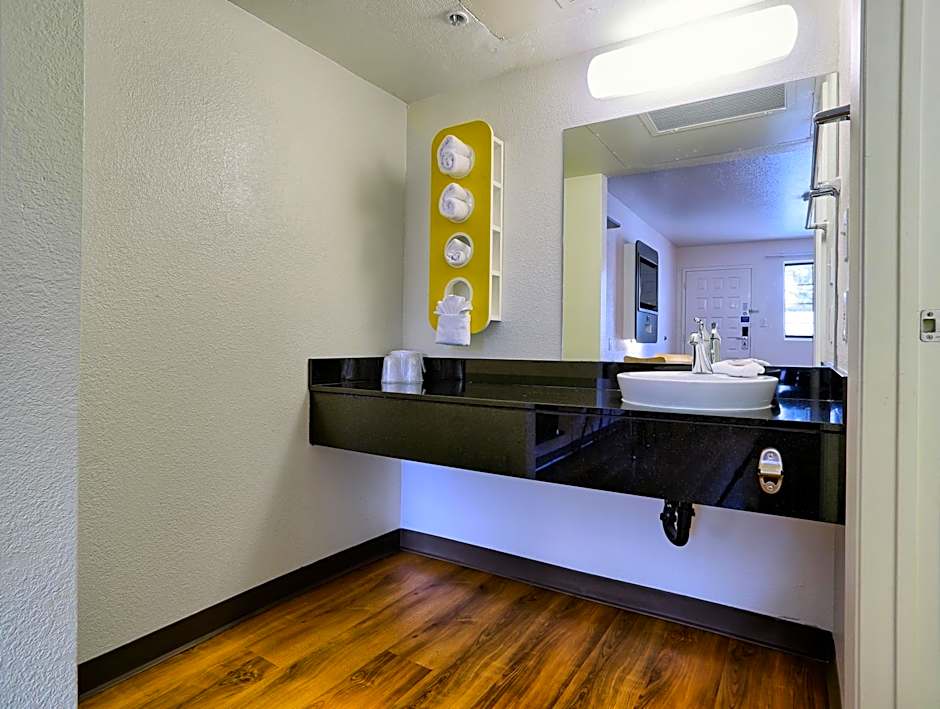 Super 8 by Wyndham Petaluma