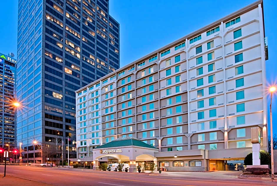 La Quinta Inn & Suites by Wyndham Downtown Conference Center